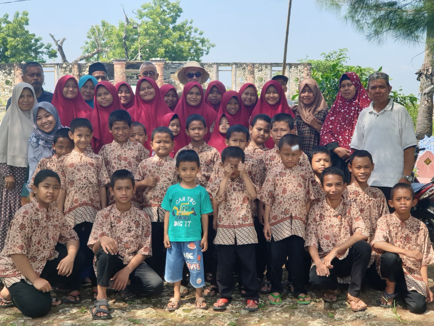 Bantu Kesehatan & Pengasuhan Santri